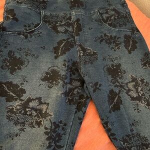 HUE Unique Blue Floral Jeggings